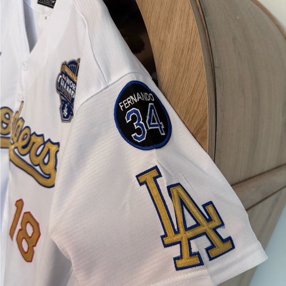 Los Angeles Dodgers Gold Script #18 World Series Champions Jersey- Medium- Nike - Picture 3 of 10